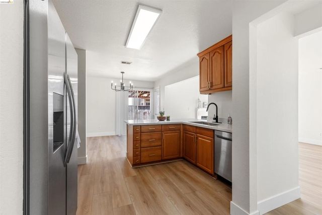 218 Almondtree Ln, Oakley, CA 94561