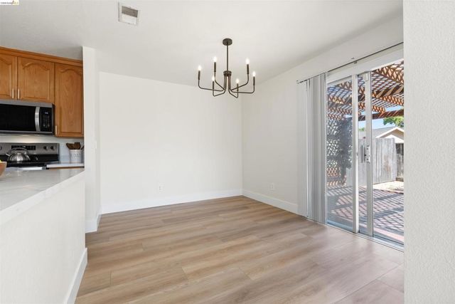 218 Almondtree Ln, Oakley, CA 94561