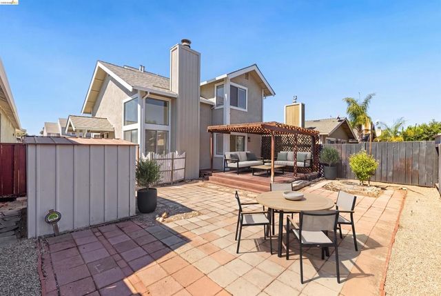 218 Almondtree Ln, Oakley, CA 94561