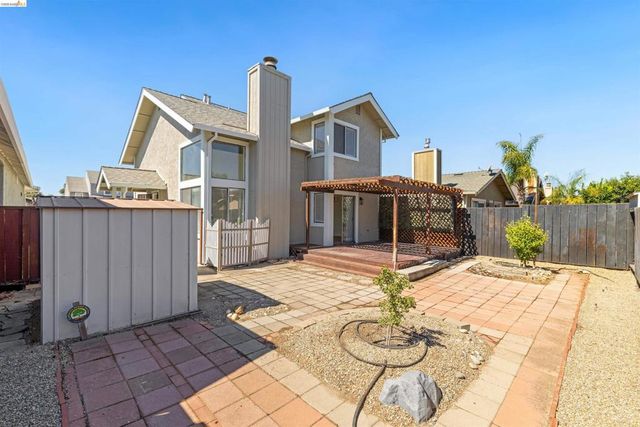 218 Almondtree Ln, Oakley, CA 94561