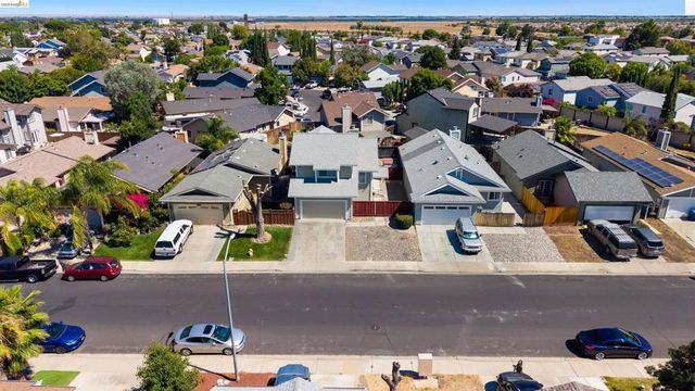 218 Almondtree Ln, Oakley, CA 94561
