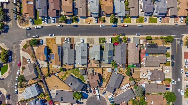 218 Almondtree Ln, Oakley, CA 94561