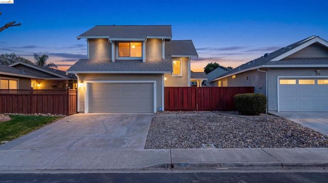 218 Almondtree Ln, Oakley, CA 94561