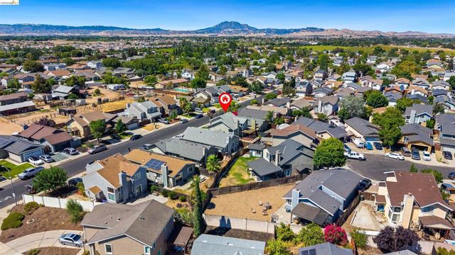 218 Almondtree Ln, Oakley, CA 94561
