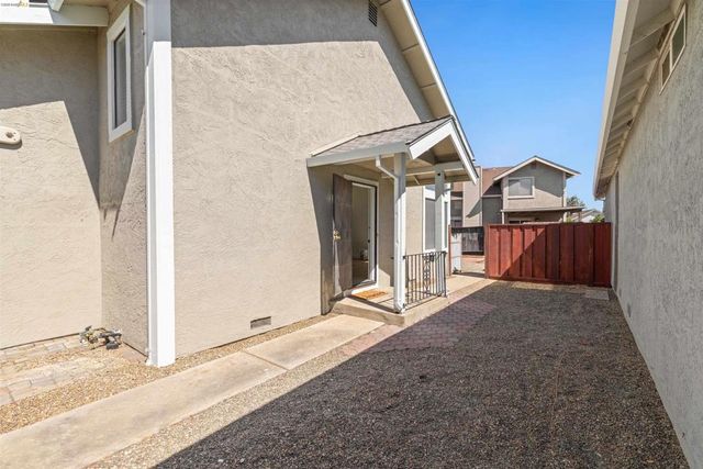 218 Almondtree Ln, Oakley, CA 94561