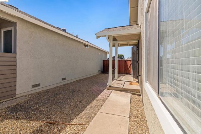 218 Almondtree Ln, Oakley, CA 94561