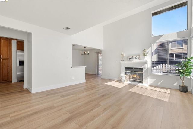 218 Almondtree Ln, Oakley, CA 94561