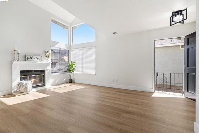 218 Almondtree Ln, Oakley, CA 94561