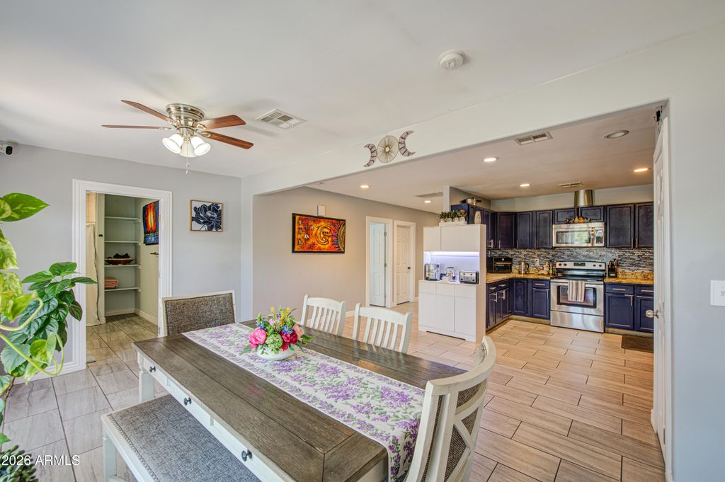 Image 12 of property listing at 2243 E WILLETTA Street, Phoenix, AZ 85006