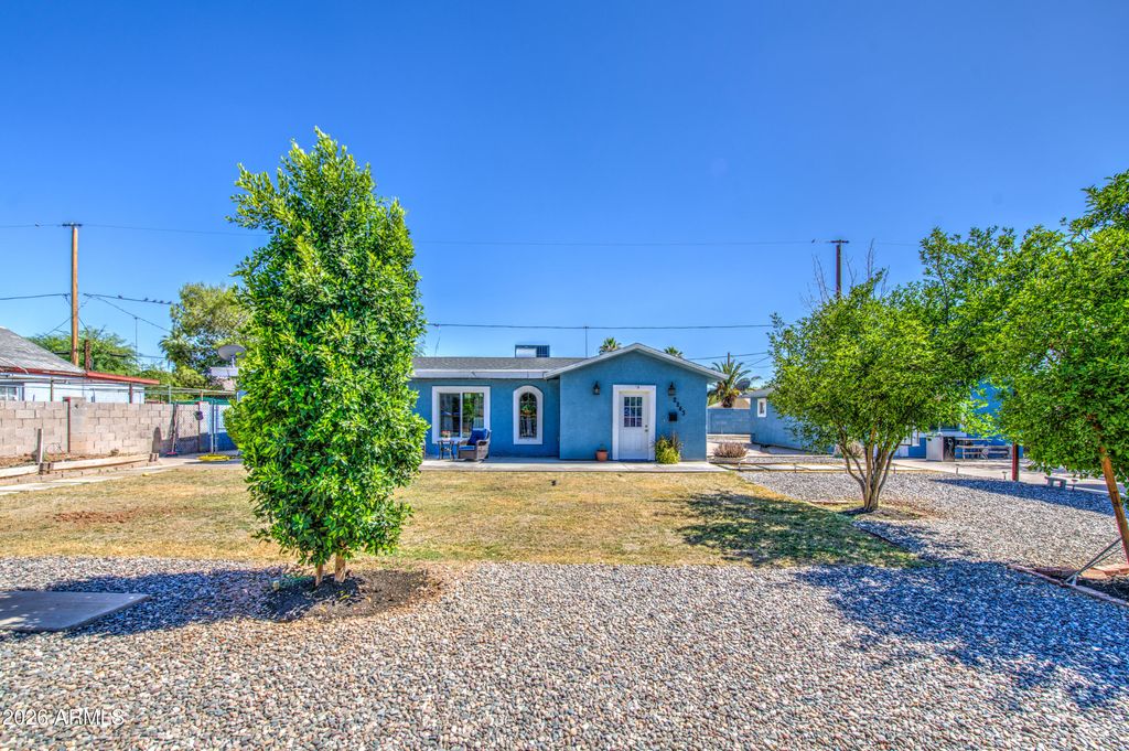 Image 2 of property listing at 2243 E WILLETTA Street, Phoenix, AZ 85006