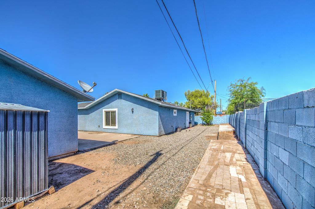 Image 35 of property listing at 2243 E WILLETTA Street, Phoenix, AZ 85006