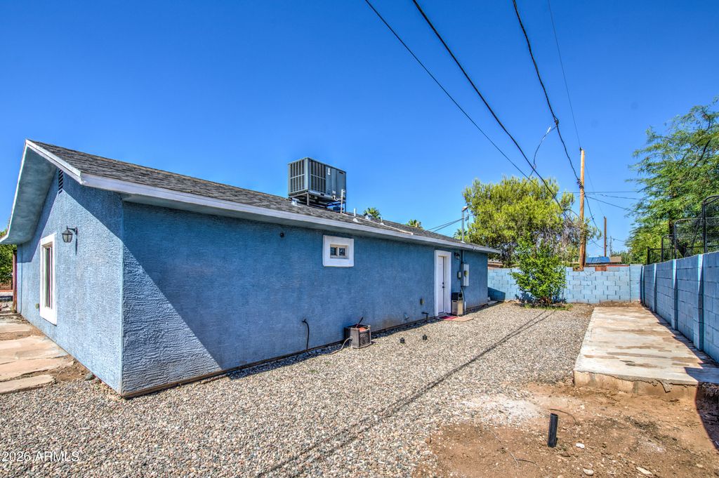 Image 36 of property listing at 2243 E WILLETTA Street, Phoenix, AZ 85006