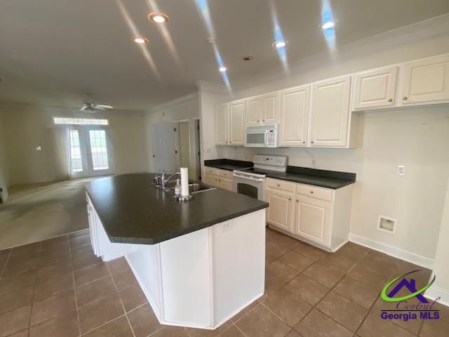 308 Spyglass Hill Drive, Perry, GA 31069