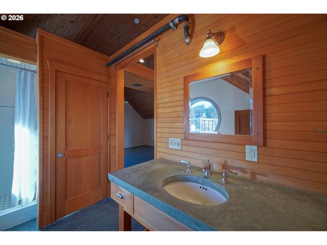 321 MILL St 2, Eugene, OR 97401