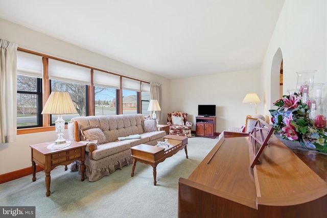 1081 HISEY AVE, Woodstock, VA 22664