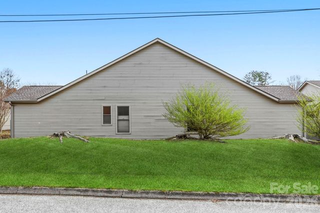 21 Tisha Lane, Hendersonville, NC 28739