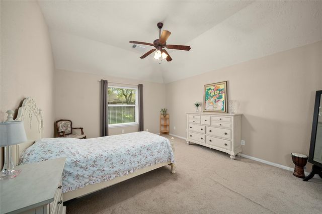 880 Falling Springs Lane, League City, TX 77573