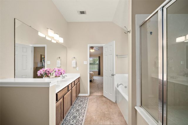 880 Falling Springs Lane, League City, TX 77573