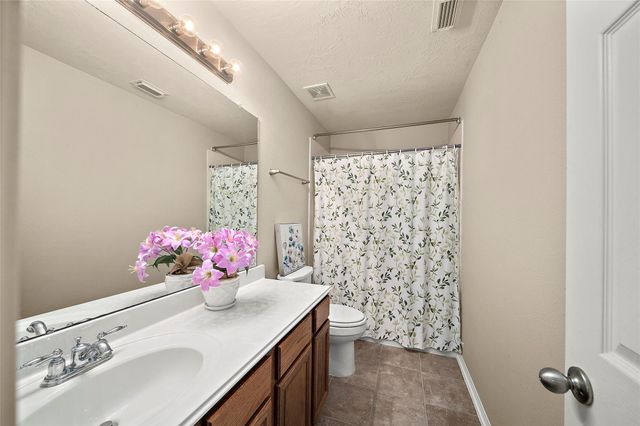 880 Falling Springs Lane, League City, TX 77573