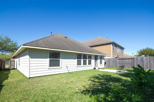 880 Falling Springs Lane, League City, TX 77573