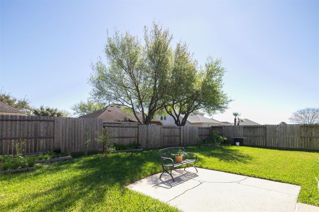 880 Falling Springs Lane, League City, TX 77573