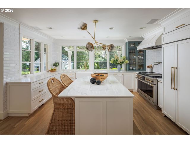 1546 S MILITARY Rd, Portland, OR 97219
