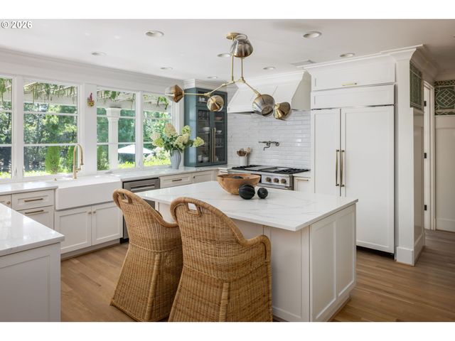 1546 S MILITARY Rd, Portland, OR 97219