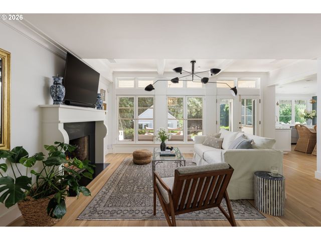1546 S MILITARY Rd, Portland, OR 97219