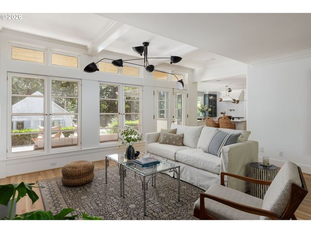 1546 S MILITARY Rd, Portland, OR 97219