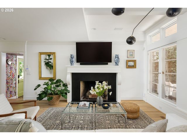 1546 S MILITARY Rd, Portland, OR 97219