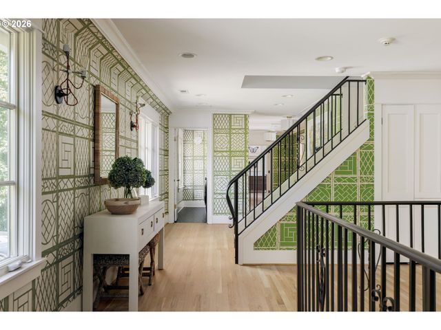 1546 S MILITARY Rd, Portland, OR 97219