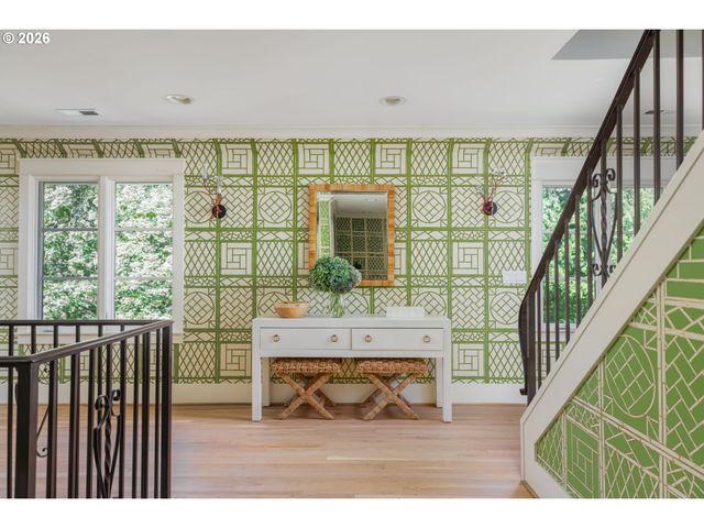1546 S MILITARY Rd, Portland, OR 97219