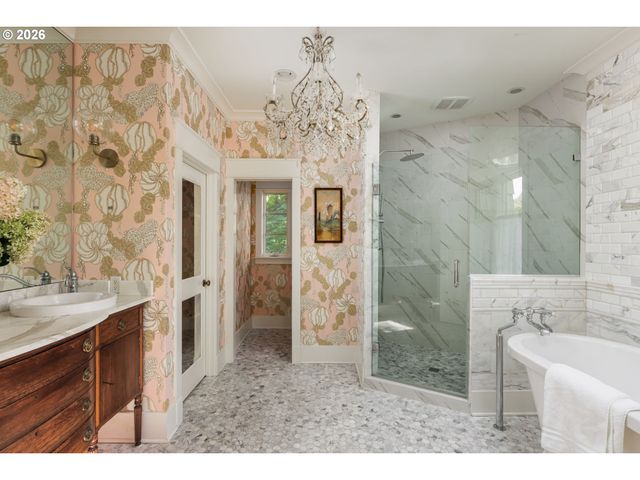 1546 S MILITARY Rd, Portland, OR 97219