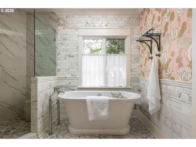 1546 S MILITARY Rd, Portland, OR 97219