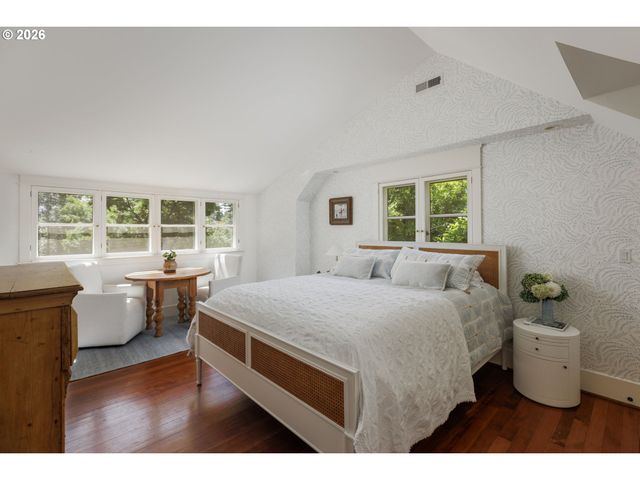 1546 S MILITARY Rd, Portland, OR 97219