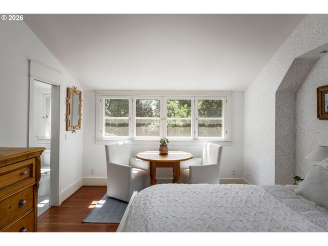 1546 S MILITARY Rd, Portland, OR 97219
