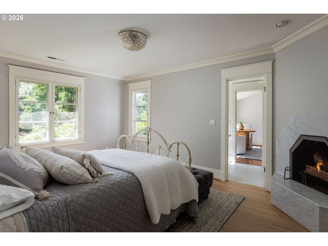 1546 S MILITARY Rd, Portland, OR 97219