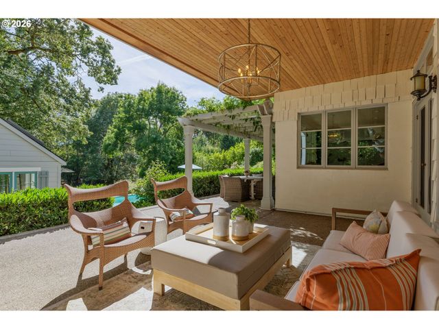 1546 S MILITARY Rd, Portland, OR 97219