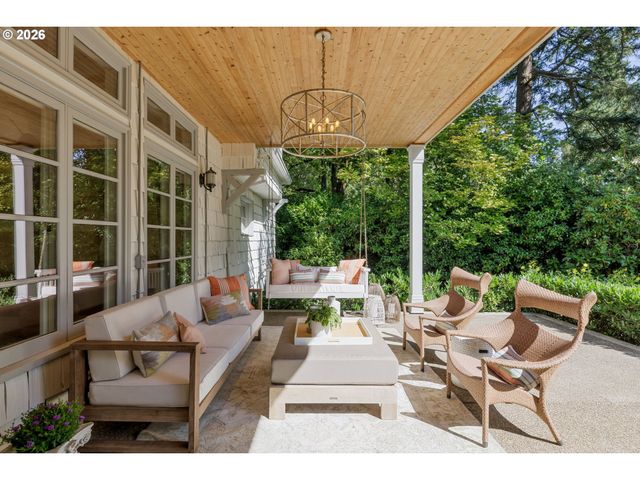 1546 S MILITARY Rd, Portland, OR 97219