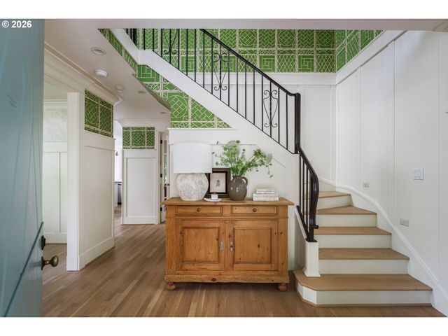 1546 S MILITARY Rd, Portland, OR 97219