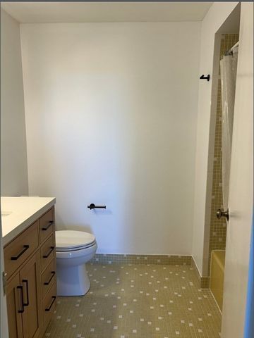 1002 Paradise Road PHH, Swampscott, MA 01907