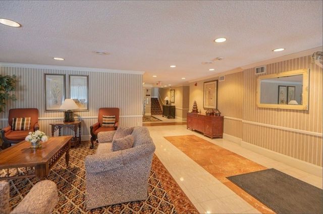 1002 Paradise Road PHH, Swampscott, MA 01907
