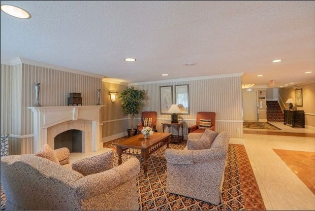 1002 Paradise Road PHH, Swampscott, MA 01907