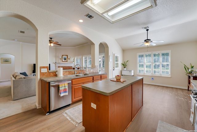9460 Windwood Dr, Boerne, TX 78006
