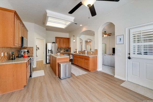 9460 Windwood Dr, Boerne, TX 78006