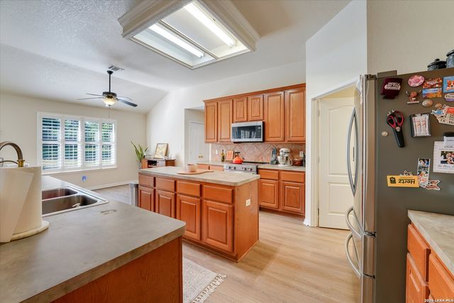9460 Windwood Dr, Boerne, TX 78006