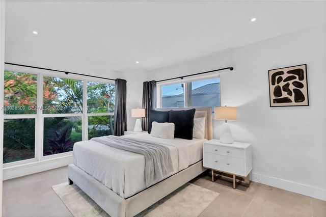 2141 NE 18th Ave, Wilton Manors, FL 33305