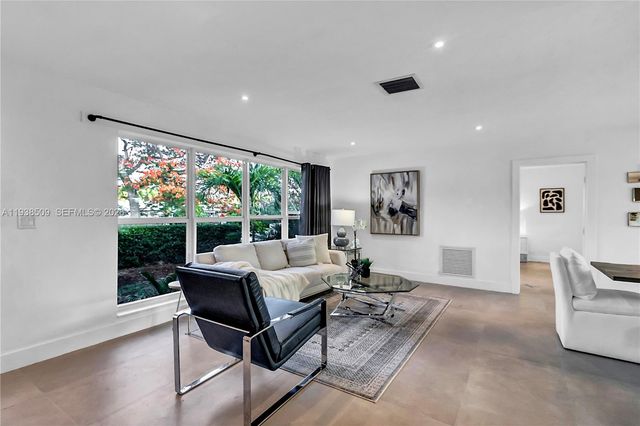 2141 NE 18th Ave, Wilton Manors, FL 33305