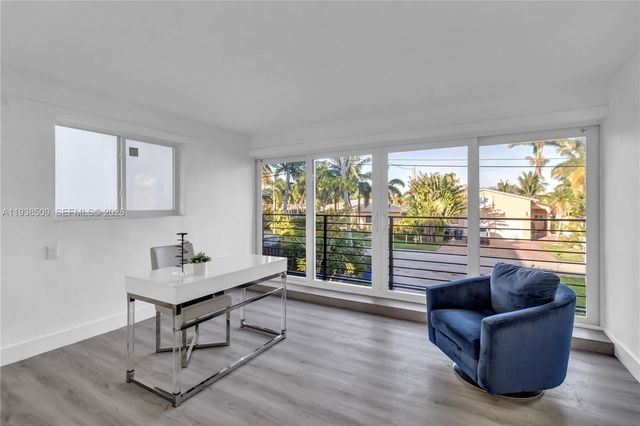 2141 NE 18th Ave, Wilton Manors, FL 33305