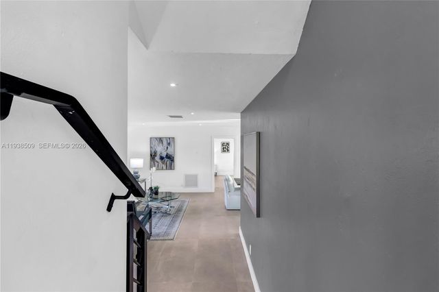 2141 NE 18th Ave, Wilton Manors, FL 33305